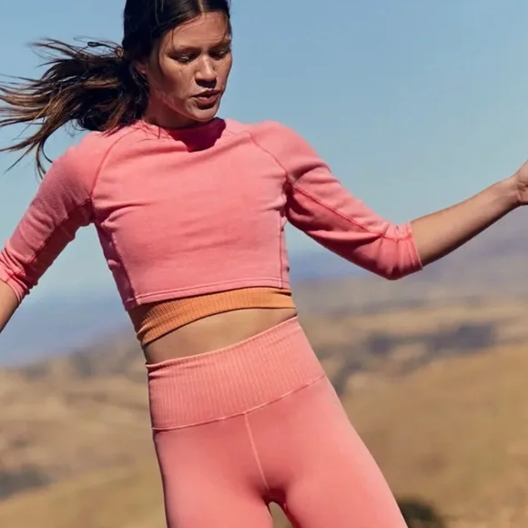 FREE PEOPLE FP MOVEMENT Circle Back Crop Top size S NWT color Coral lipstick - Picture 1 of 9